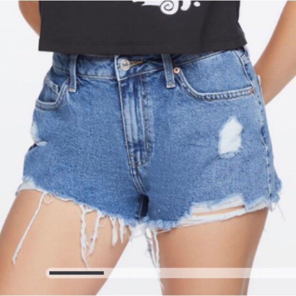 NWT rue 21 Retro High Rise distressed jean denim shorts